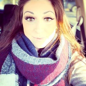 Meet your Posher, Cassandra